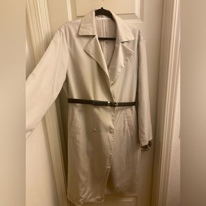 NWOT Uniqlo Oversized Trench Coat with a leather belt size M